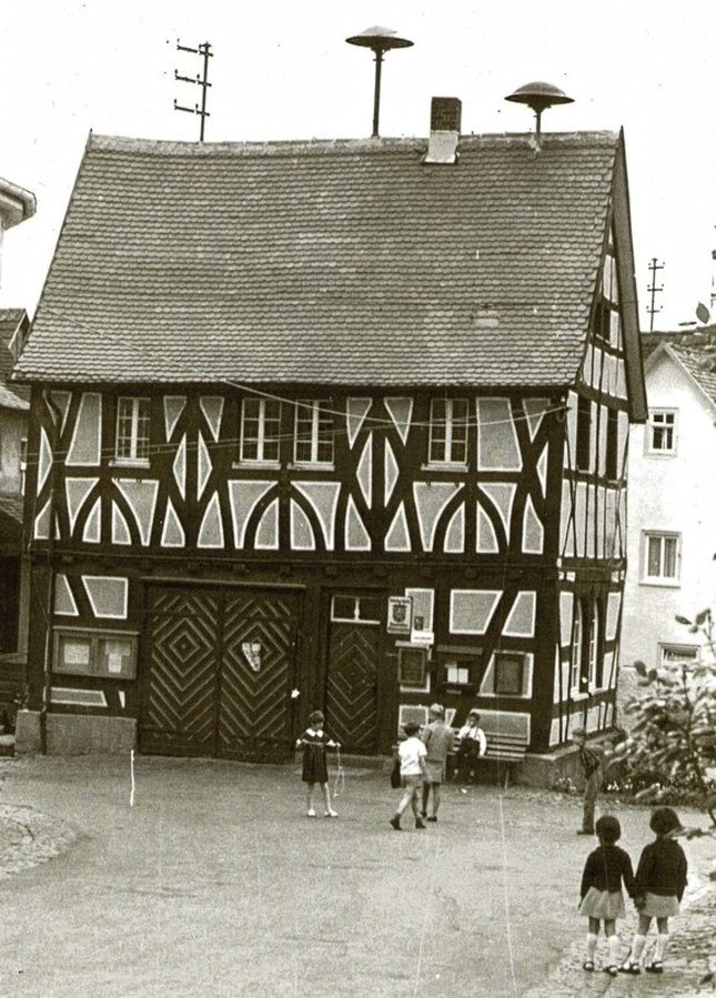 Plakat mit Einladung und Details zur Halloween-Party